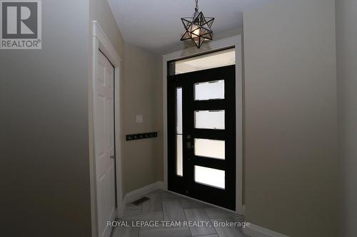 78 Friendly Crescent, Ottawa, ON - Indoor Photo Showing Other Room