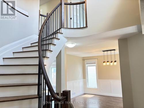 78 Friendly Crescent, Ottawa, ON - Indoor Photo Showing Other Room