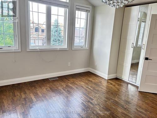 78 Friendly Crescent, Ottawa, ON - Indoor Photo Showing Other Room