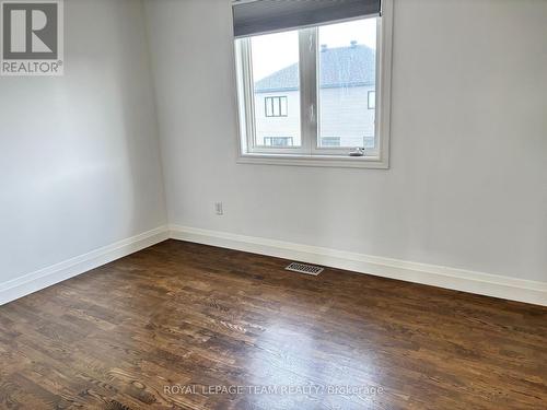 78 Friendly Crescent, Ottawa, ON - Indoor Photo Showing Other Room