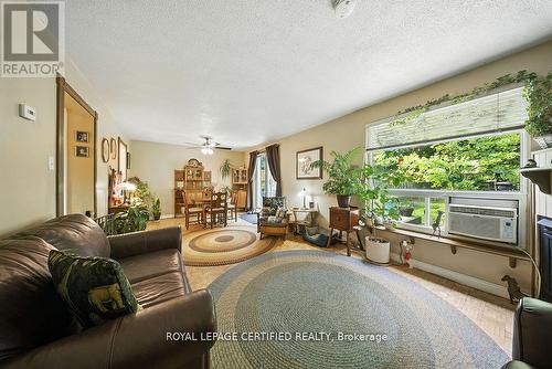 386 Handley Crescent, Newmarket, ON - Indoor Photo Showing Other Room