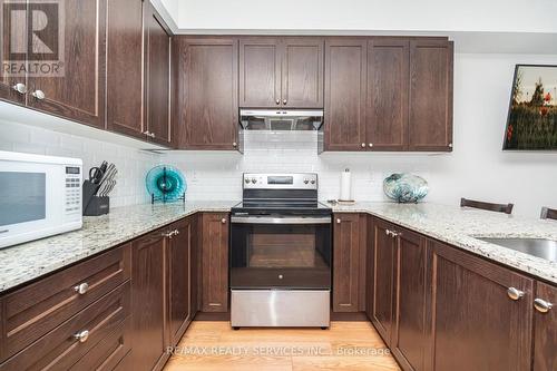 10 Conboy Drive, Erin, ON - Indoor Photo Showing Kitchen