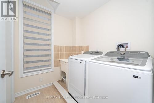 10 Conboy Drive, Erin, ON - Indoor Photo Showing Laundry Room