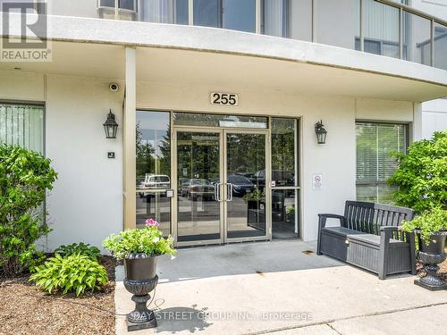 606 - 255 Keats Way, Waterloo, ON - Outdoor