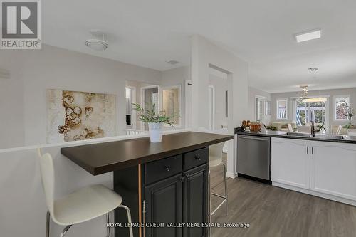 11 Jefferson Court W, Welland, ON - Indoor Photo Showing Kitchen
