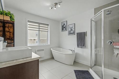 Salle de bains - 2-772 Rue De La Volière, Granby, QC - Indoor Photo Showing Bathroom
