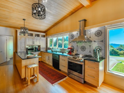 410 17Th Ave, Sointula, BC 