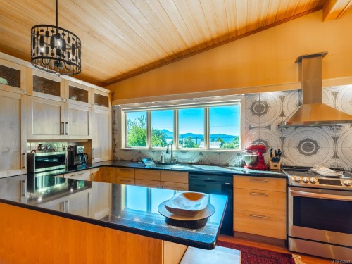410 17Th Ave, Sointula, BC 