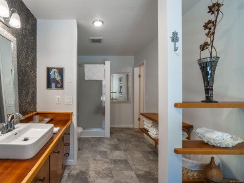 410 17Th Ave, Sointula, BC 