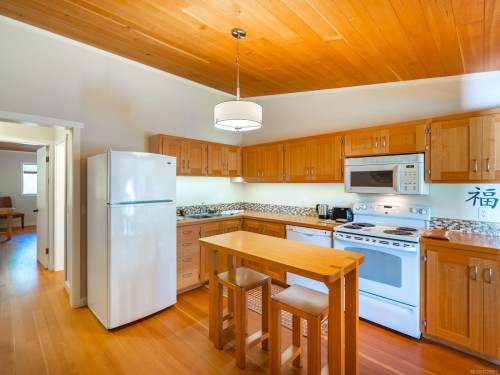 410 17Th Ave, Sointula, BC 