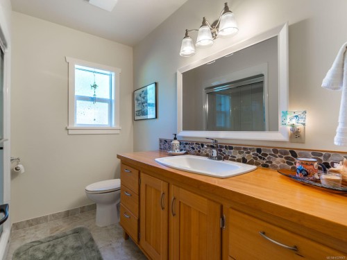 410 17Th Ave, Sointula, BC 