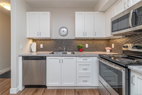 606-917 Avrill Rd, Langford, BC - Indoor Photo Showing Kitchen With Double Sink With Upgraded Kitchen