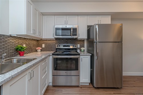 606-917 Avrill Rd, Langford, BC - Indoor Photo Showing Kitchen With Double Sink