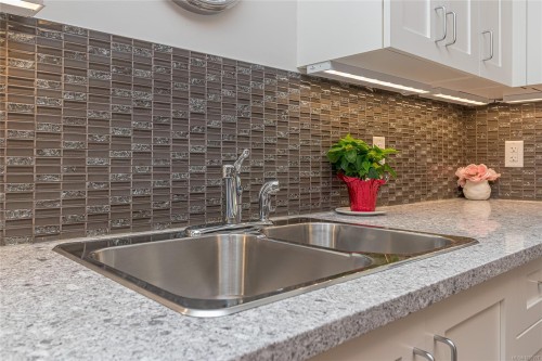 606-917 Avrill Rd, Langford, BC - Indoor Photo Showing Kitchen With Double Sink