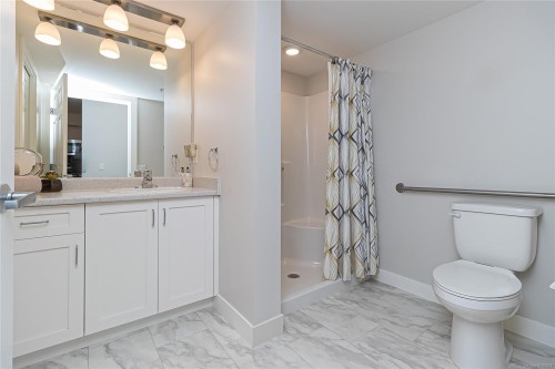 606-917 Avrill Rd, Langford, BC - Indoor Photo Showing Bathroom