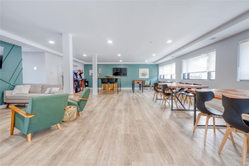 301-2469 Gateway Rd, Langford, BC - Indoor