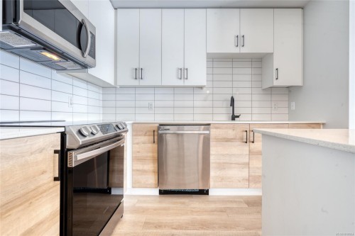 301-2469 Gateway Rd, Langford, BC - Indoor Photo Showing Kitchen With Stainless Steel Kitchen With Upgraded Kitchen