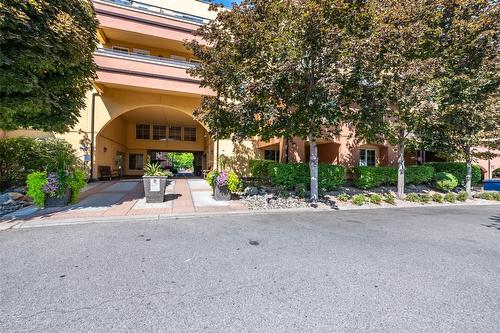 404-7600 Cottonwood Drive, Osoyoos, BC - Outdoor With Balcony