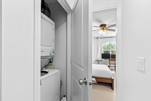 124-456 Mcphee Street, Kelowna, BC - Indoor Photo Showing Laundry Room