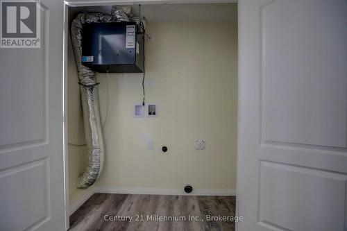 8 Sussex Square, Georgian Bluffs, ON - Indoor Photo Showing Other Room