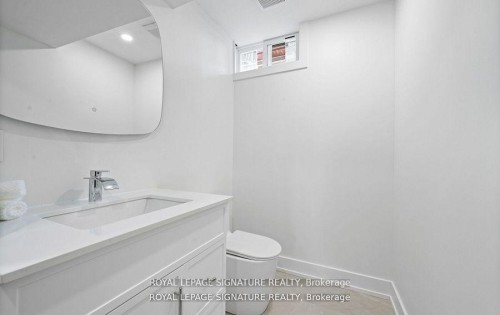 105 Lilacside Drive, Hamilton, ON - Indoor Photo Showing Bathroom