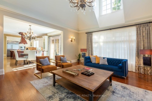 1161 Tecumseh Park Drive, Mississauga, ON - Indoor Photo Showing Living Room