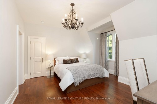 1161 Tecumseh Park Drive, Mississauga, ON - Indoor Photo Showing Bedroom