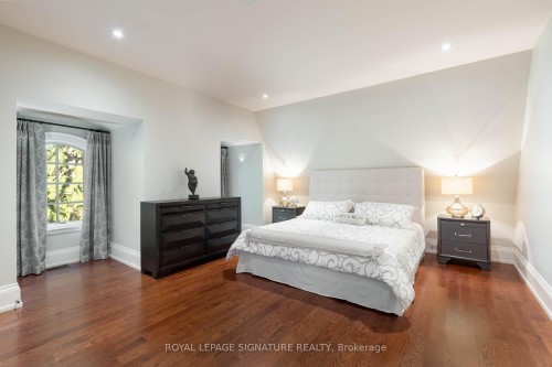 1161 Tecumseh Park Drive, Mississauga, ON - Indoor Photo Showing Bedroom
