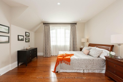 1161 Tecumseh Park Drive, Mississauga, ON - Indoor Photo Showing Bedroom