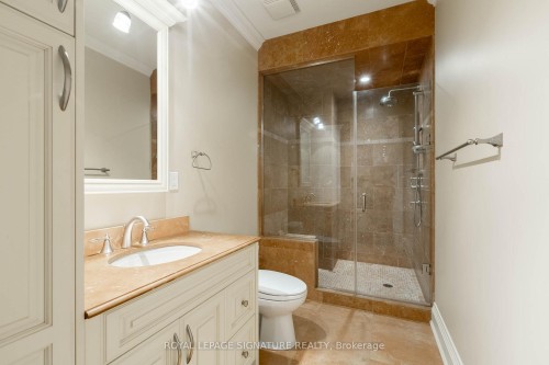 1161 Tecumseh Park Drive, Mississauga, ON - Indoor Photo Showing Bathroom