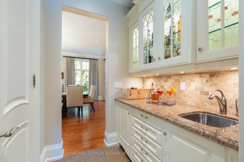 1161 Tecumseh Park Drive, Mississauga, ON - Indoor Photo Showing Kitchen