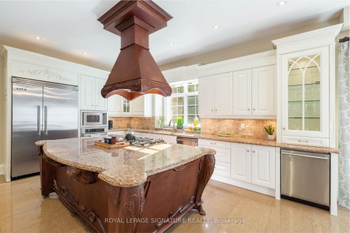 1161 Tecumseh Park Drive, Mississauga, ON - Indoor Photo Showing Kitchen With Upgraded Kitchen