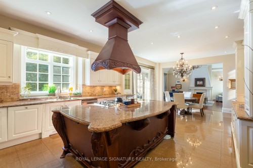 1161 Tecumseh Park Drive, Mississauga, ON - Indoor Photo Showing Kitchen With Double Sink