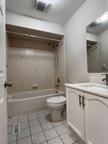 51-6880 Meadowvale Town Centre Circle, Mississauga, ON - Indoor Photo Showing Bathroom