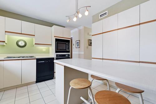Kitchen - 14828 Rue Labelle, Montréal (Pierrefonds-Roxboro), QC - Indoor Photo Showing Kitchen