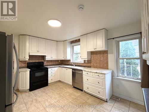 6481 Erwin Crescent, Niagara Falls (Dorchester), ON - Indoor Photo Showing Kitchen