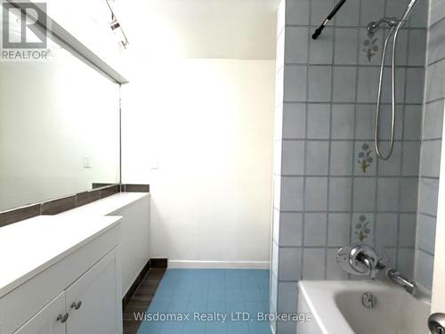 6481 Erwin Crescent, Niagara Falls (Dorchester), ON - Indoor Photo Showing Bathroom