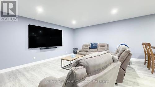 217 Irishwood Lane, Brockton, ON - Indoor Photo Showing Other Room