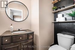 Ensuite Powder Room - 