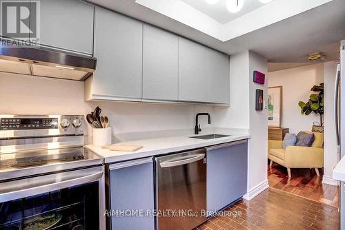 308 - 701 King Street W, Toronto, ON - Indoor Photo Showing Kitchen