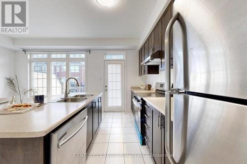 29 Rougeview Park Crescent, Markham, ON - Indoor Photo Showing Kitchen With Double Sink With Upgraded Kitchen