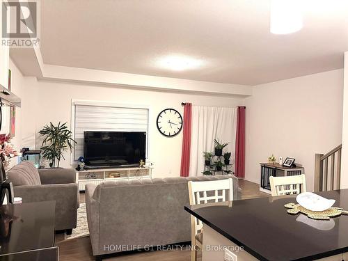 40 Sandstone Street, Cambridge, ON - Indoor Photo Showing Living Room
