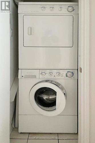 1608 - 234 Rideau Street, Ottawa, ON - Indoor Photo Showing Laundry Room