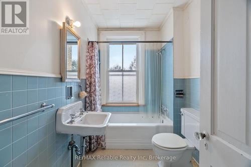 101 Centre Street, Huron East (Seaforth), ON - Indoor Photo Showing Bathroom