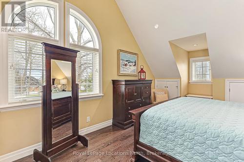 213 Camperdown Road, Blue Mountains, ON - Indoor Photo Showing Bedroom