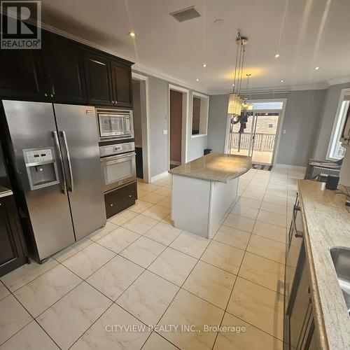 12 Fort Williams Drive, Brampton, ON - Indoor Photo Showing Kitchen