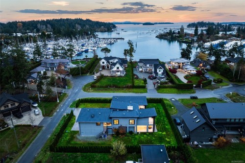 1857 Mcmicken Rd, North Saanich, BC 