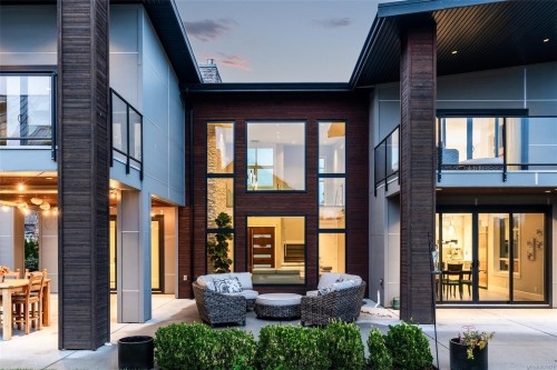 1857 Mcmicken Rd, North Saanich, BC 