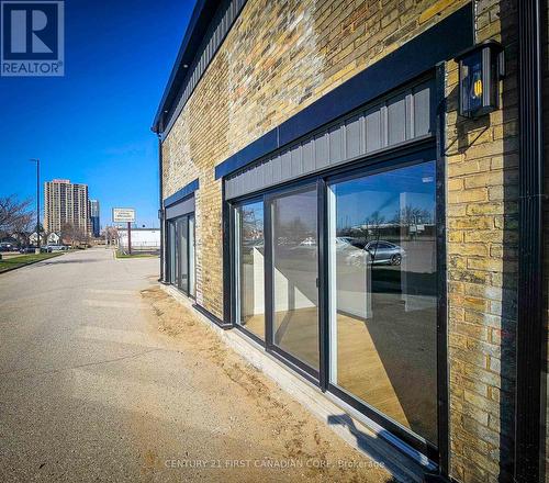 Unit 4 - 857 Dundas Street, London East (East L), ON - Outdoor