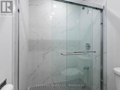 7738 Kittridge Drive, Mississauga, ON - Indoor Photo Showing Bathroom